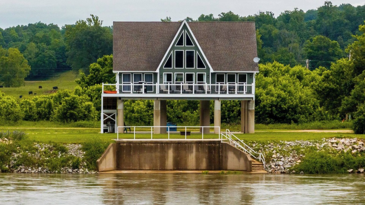 Doniphan Cabin | Spacious 4BR Cabin in Doniphan – Perfect for Family Getaways