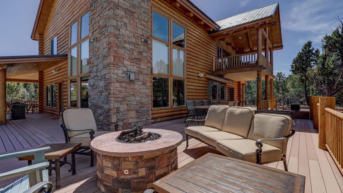 Zion National Park East Entrance House | Spacious 4BR Cabin near Zion · Stargazing Deck, Trails, Pool Table & Family Fun