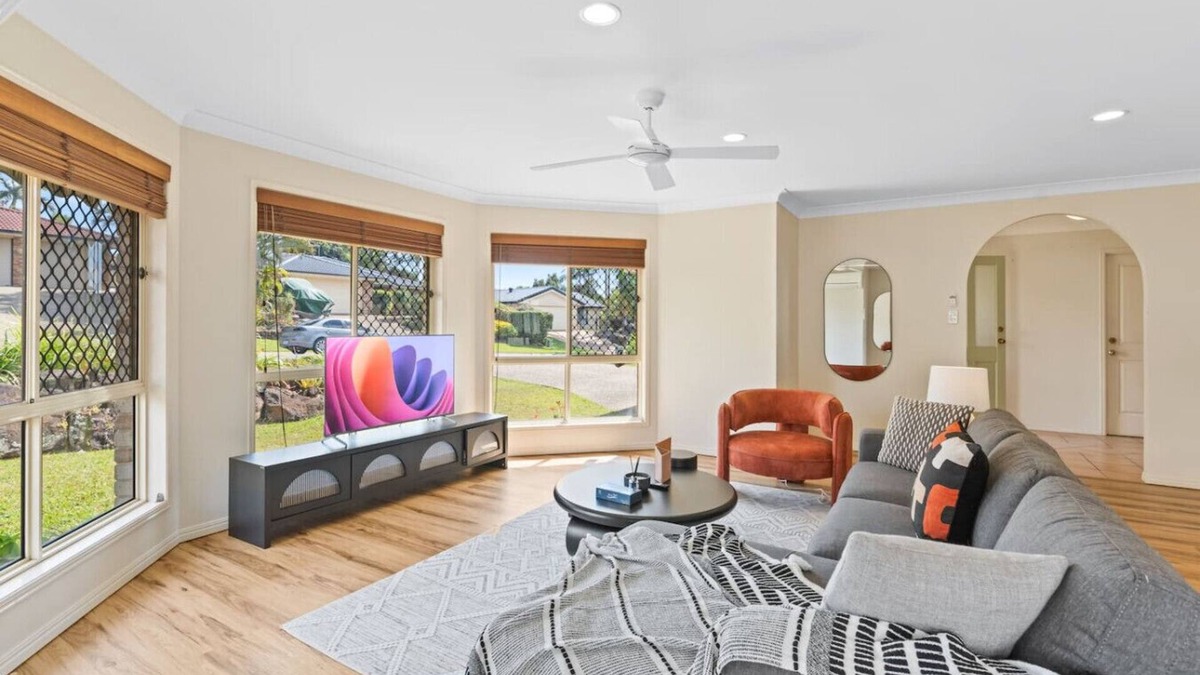 Capalaba Apartment | Spacious 4BR Family Home in Capalaba | Local Charm