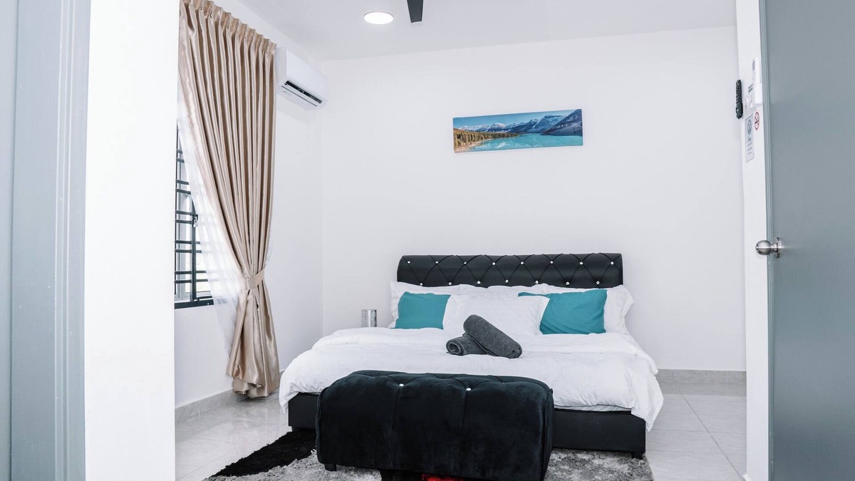 Senai House | Spacious 4BR Family Home Near Senai Airport JB