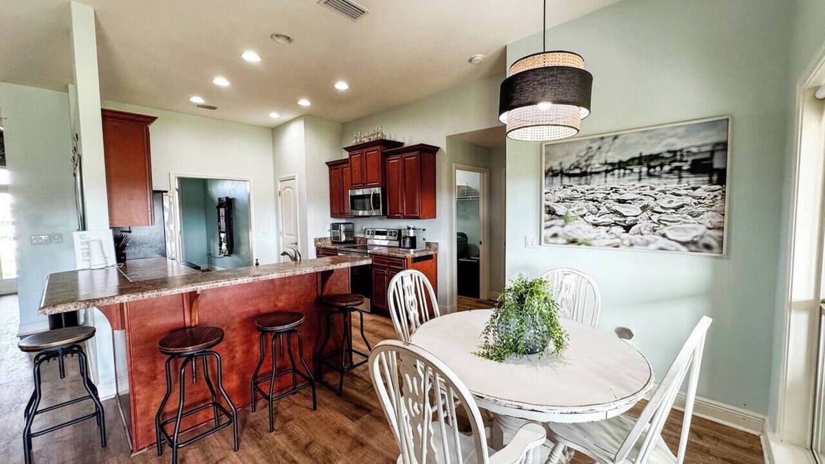 Foley House | Spacious 4BR Family Home – Near OWA, Beaches & Zoo, Spacious 4BR Family Home