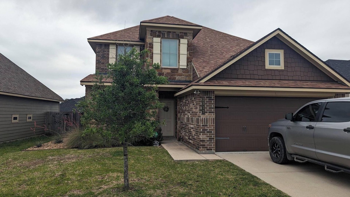 College Station House | Spacious 4BR+loft pet friendly home12 min from Kyle Field, large yard, gas grill
