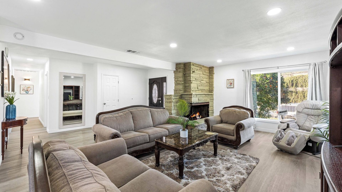 Pomona House | Spacious 4BR Retreat in Pomona- Sauna + Hot Tub + Massage Chair