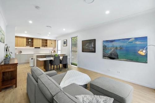 Gold Coast House | Spacious 4BR Townhouse in Prime Location