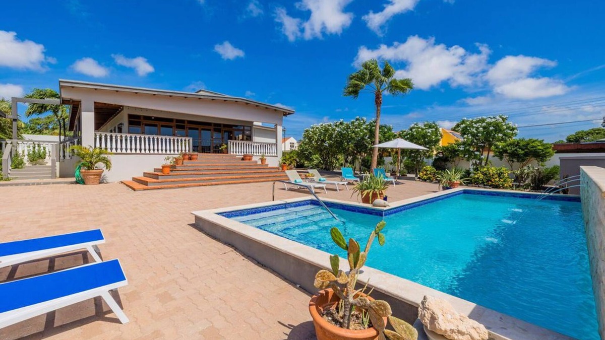 Ponton Villa | Spacious 4BR Villa~ Private Pool ~ Cozy ~ Location