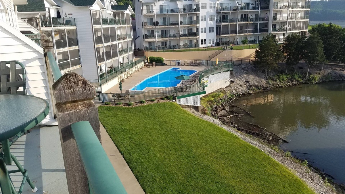 Camdenton Condo | Spacious 4BR w/Loft Condo with great lake view