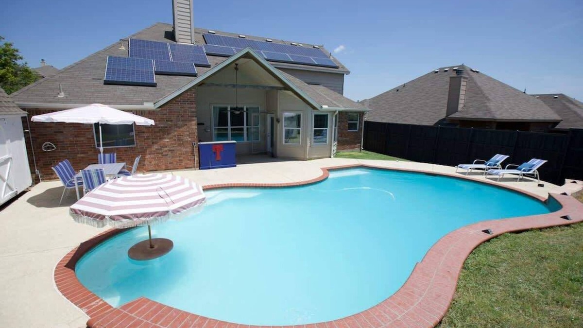 Royse City House | Spacious 4BR w/Pool + Grill | Near Lakes + Harbor