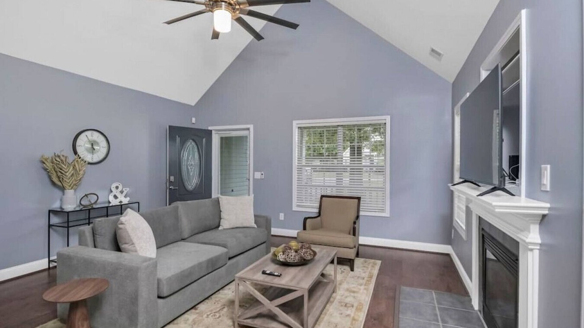 Huntcliff House | Spacious 4BR with Loft Bedroom