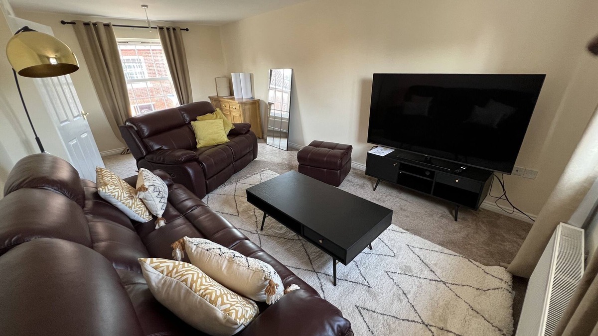 Martlesham Heath House | Spacious 4BRM Townhouse – Ideal for Contractors, Corporate Stays & Family Visits