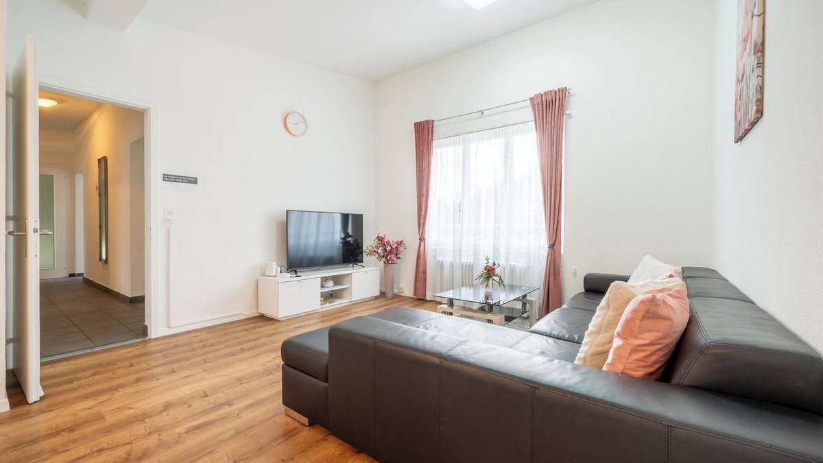 Aarau House | Spacious 5-bedroom house in superb 5 min Aarau with WiFi