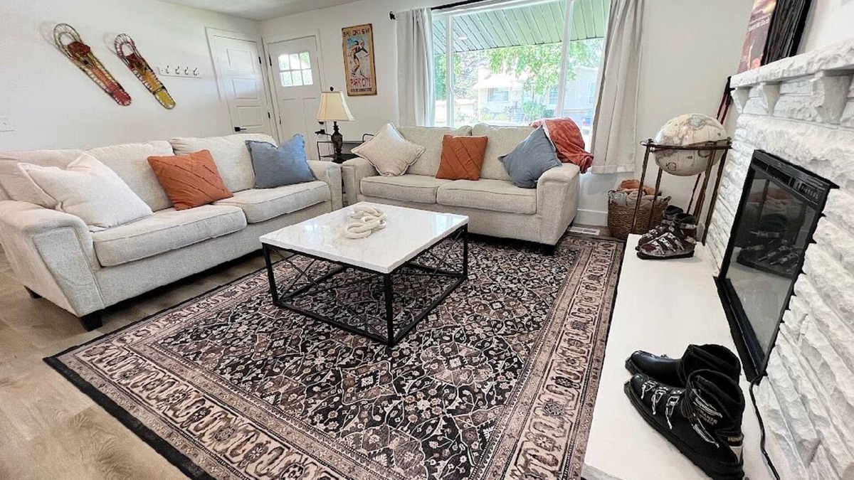 Cottonwood Heights House | Spacious 5-bedroom house in welcoming Cottonwood Heights with AC, WiFi, Game RM.