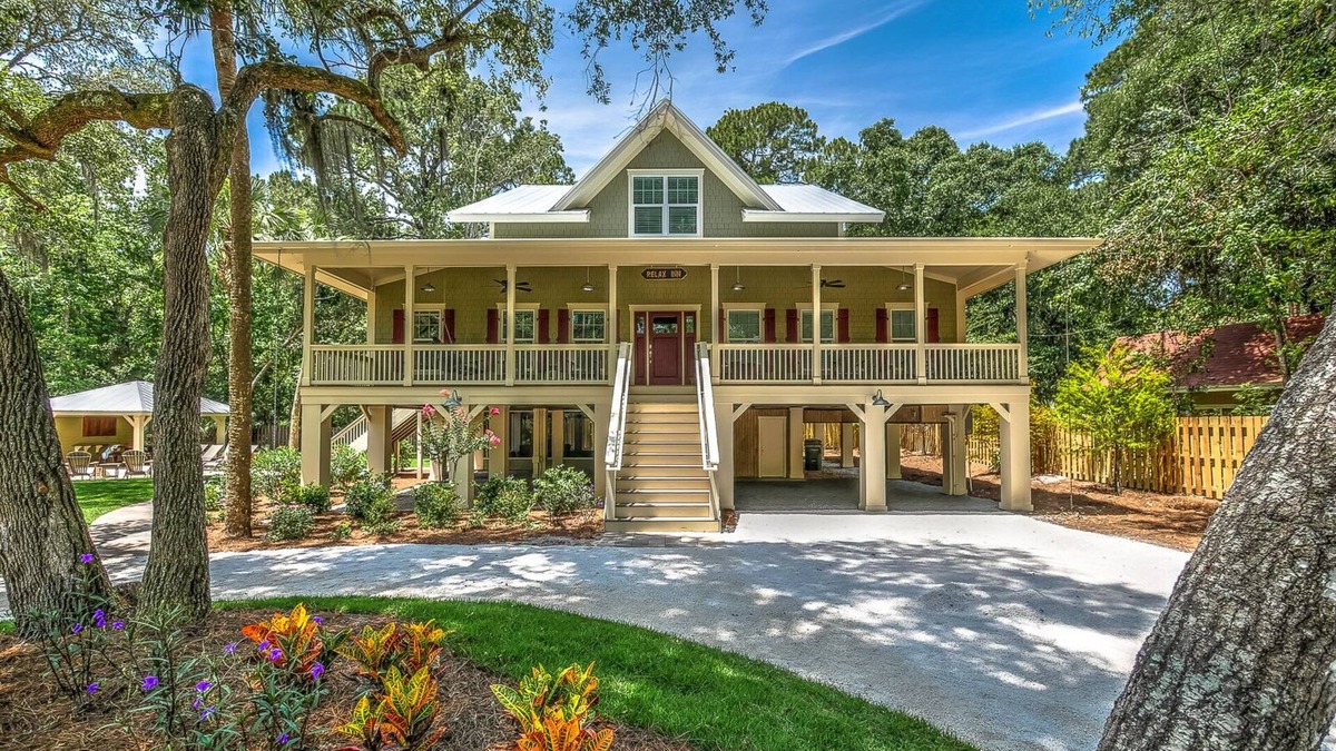Oceanside House | Spacious 5 bed Cottage with Private Pool and Hot Tub, 5 min walk to beach
