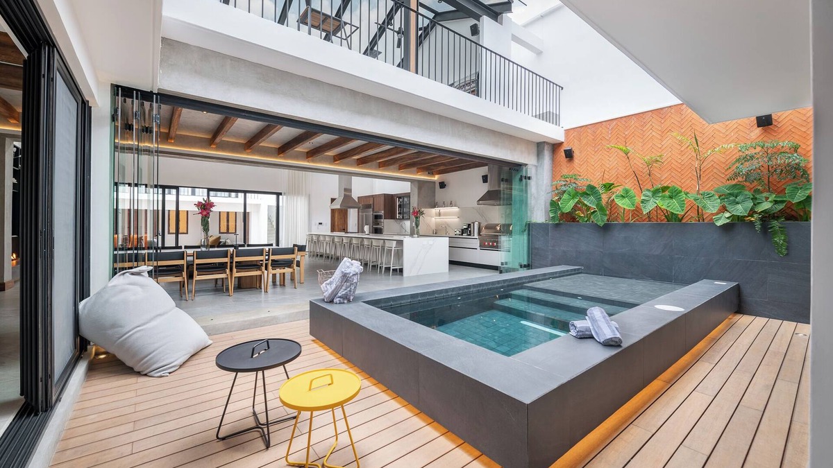 Antigua Guatemala House | Spacious 5 bedroom home in Antigua Guatemala with AC, WiFi and Heated Pool