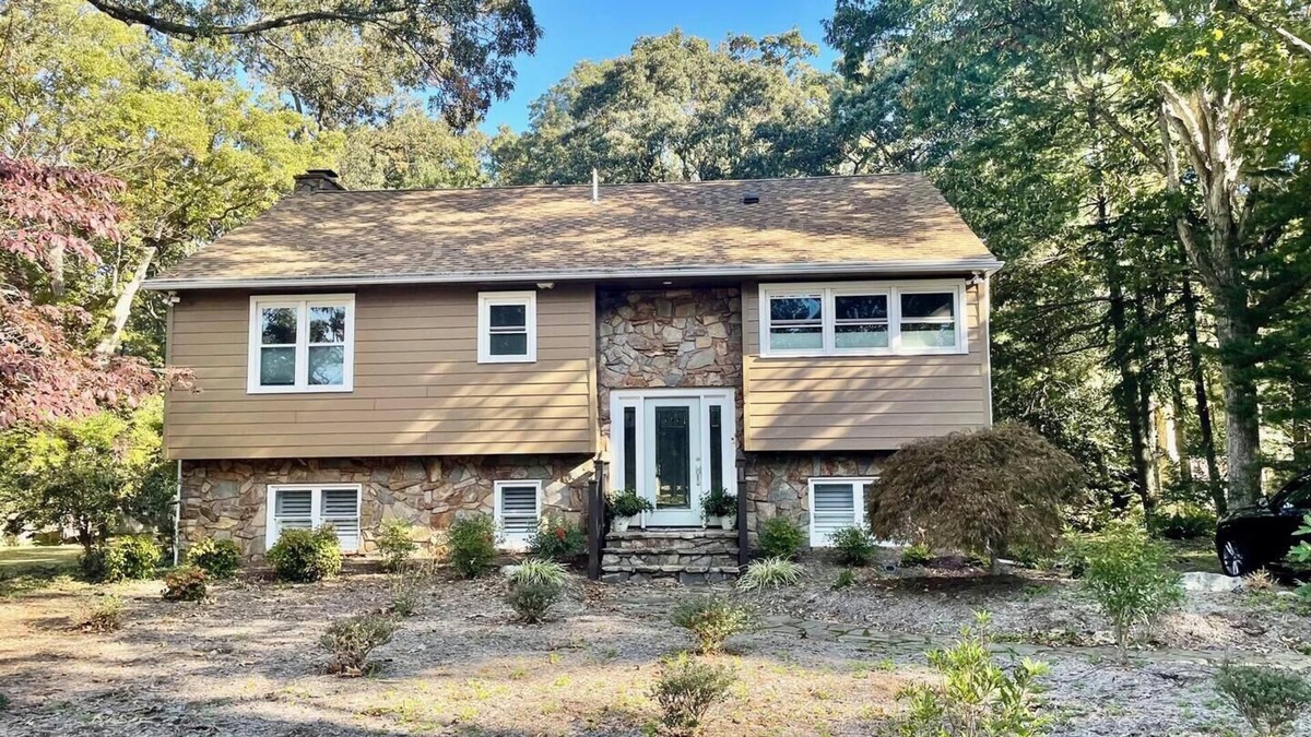 The Glade House | Spacious 5-Bedroom Home Near Beach, Trail, Dining, Hot Tub & Yard Games!