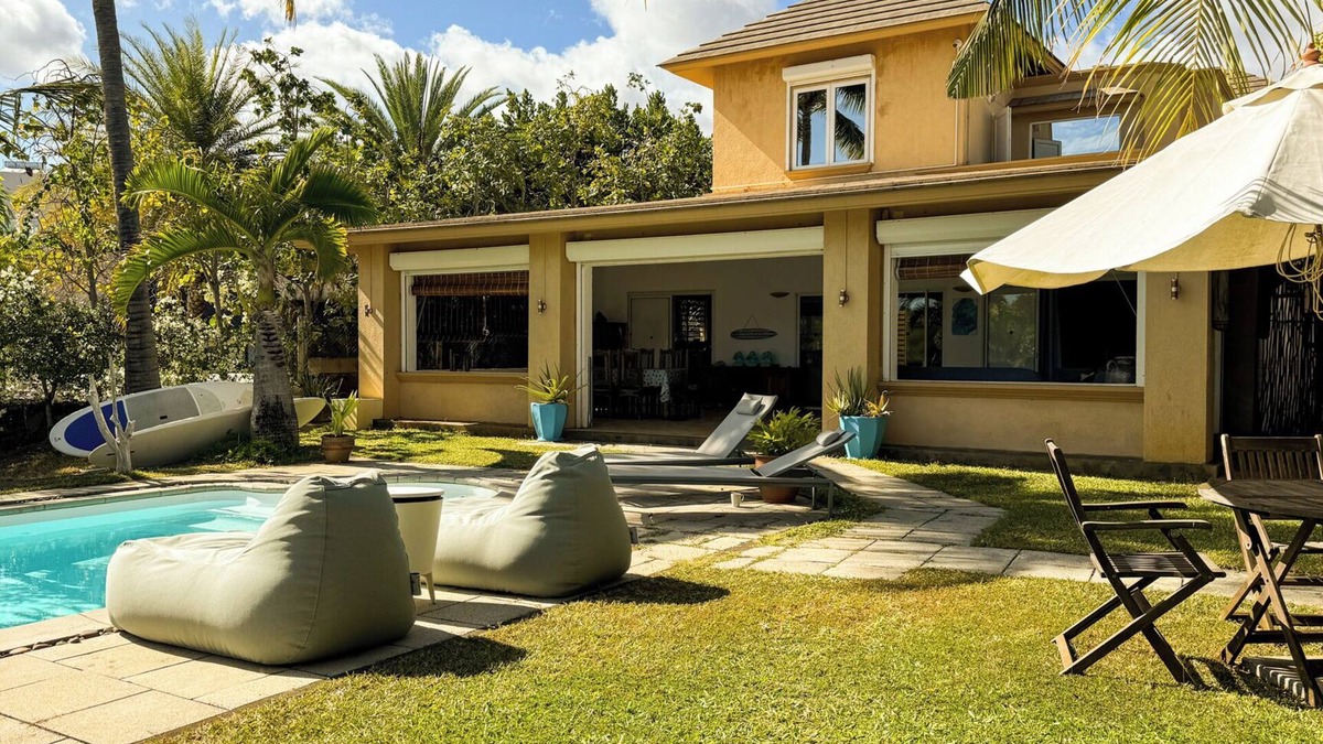 Black River Villa | Spacious 5-bedroom villa in wonderful Rivière Noire with WiFi, AC