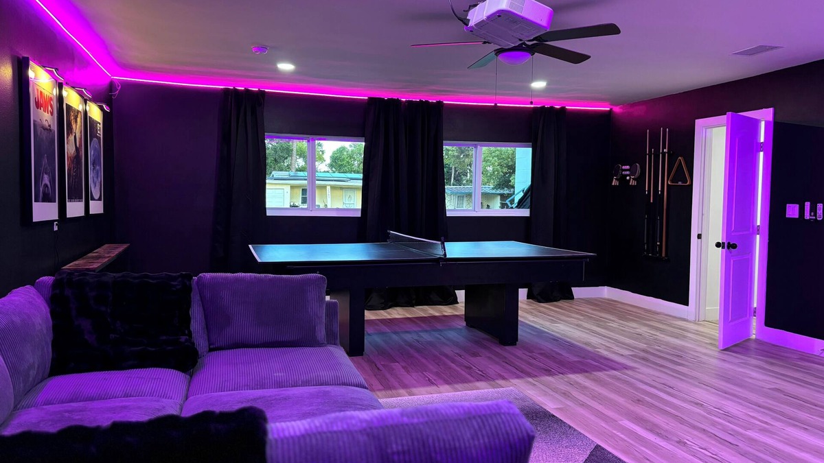 South Daytona House | Spacious 5-bedroom house South Daytona with Movie room, Hot tub & Gameroom