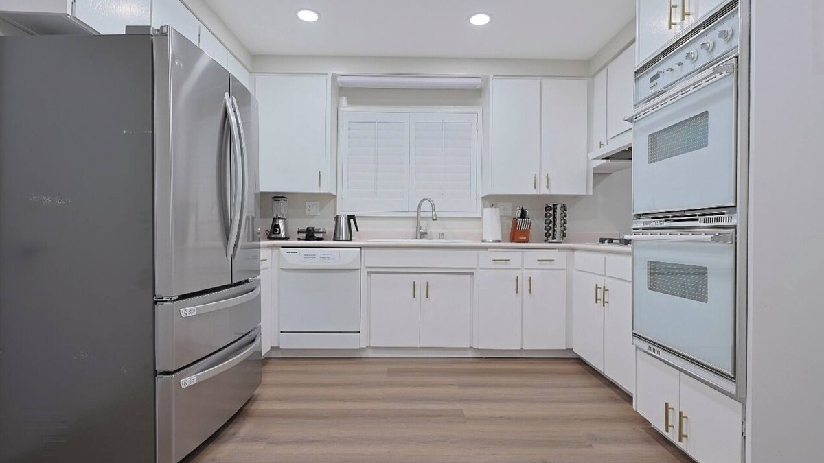 Upland House | Spacious 5-bedroom 2-bathroom house with AC and WiFi in marvelous Upland