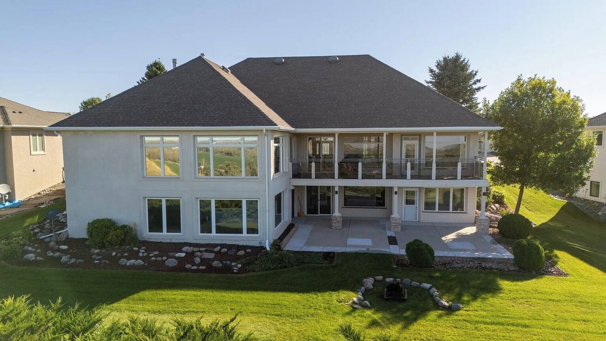 Bismarck House | Spacious 5-bedroom 3 bath house with AC and WiFi in charming Bismarck