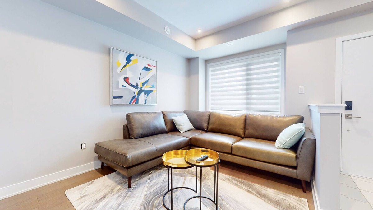 Downsview House | Spacious 5 Bedroom/5 Bathroom Townhouse