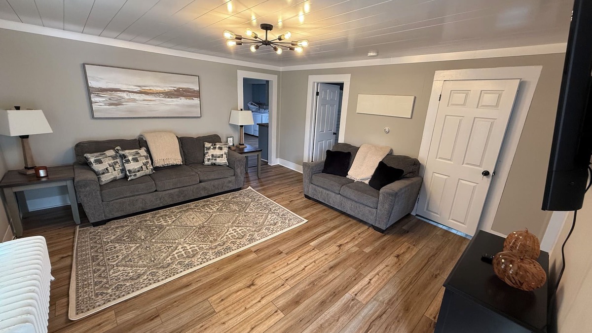 Cortland Apartment | Spacious 5-bedroom apartment in Cortland