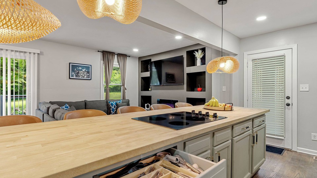 Church Street House | Spacious 5-bedroom bungalow in charming Georgia with Modern Amenities
