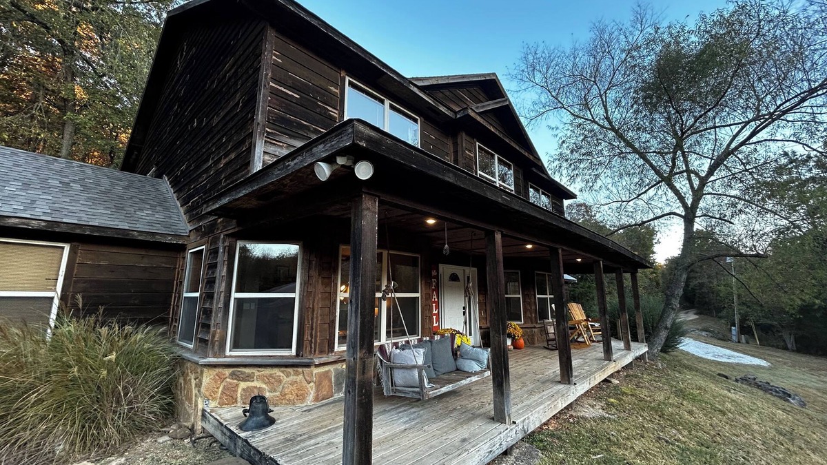 West Fork Cabin | Spacious 5-bedroom cabin serene 40 acre retreat