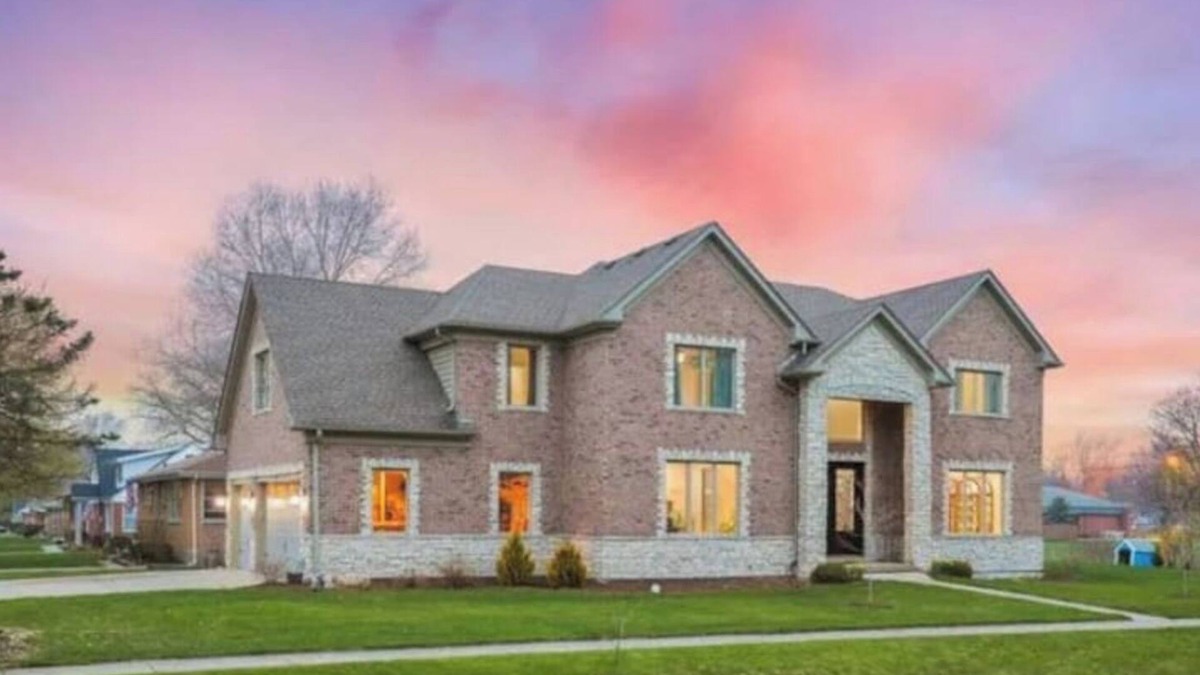 Roselle House | Spacious 5-bedroom Chicago suburban vacation home!