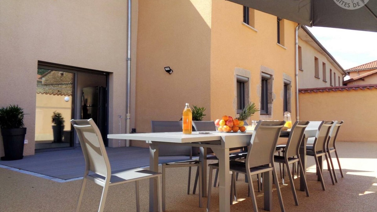 Montchal Cottage | Spacious 5-Bedroom Cottage with Terrace, Garden & Jacuzzi in Montchal