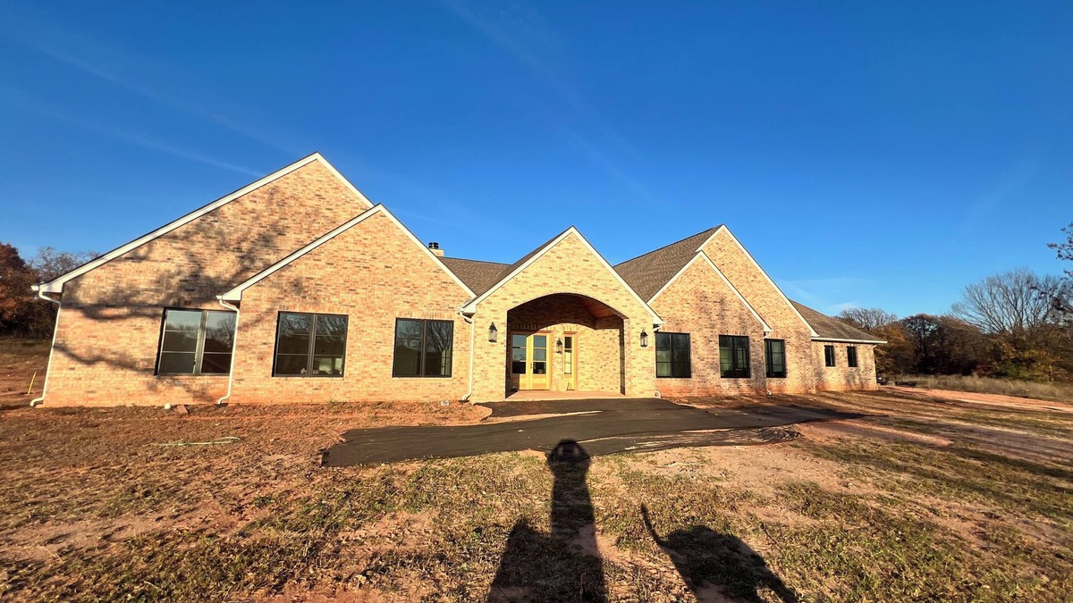 Chandler House | Spacious 5-bedroom estate with WiFi, fitness room in serene Chandler on 57 acres