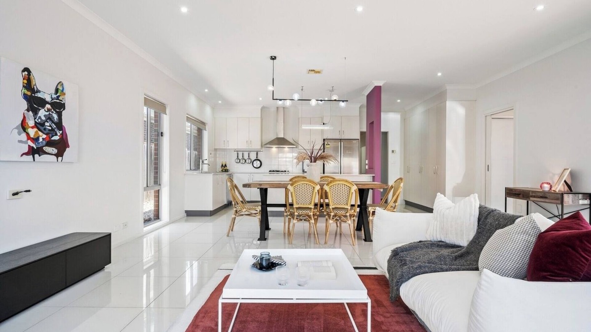Gungahlin House | Spacious 5 Bedroom Family Retreat in Franklin
