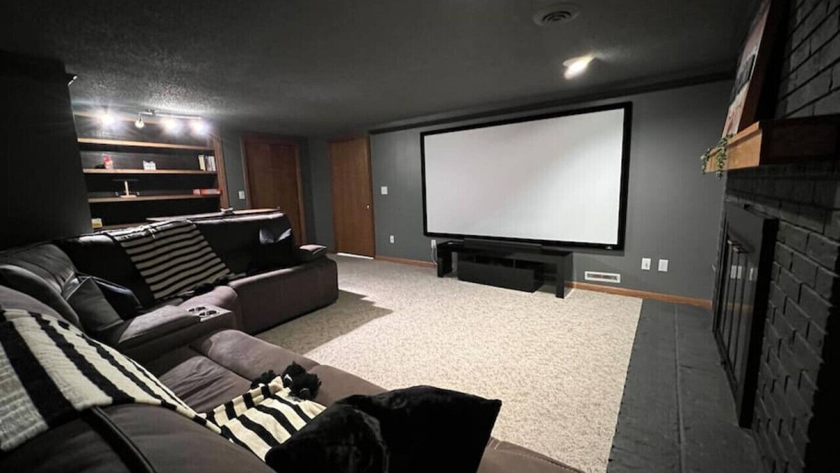Fargo House | Spacious 5 bedroom great for the whole family