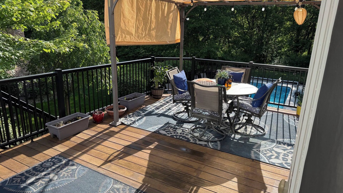 Moon Township House | Spacious 5-bedroom house in nice Coraopolis w/WiFi, AC, fitness room and a pool