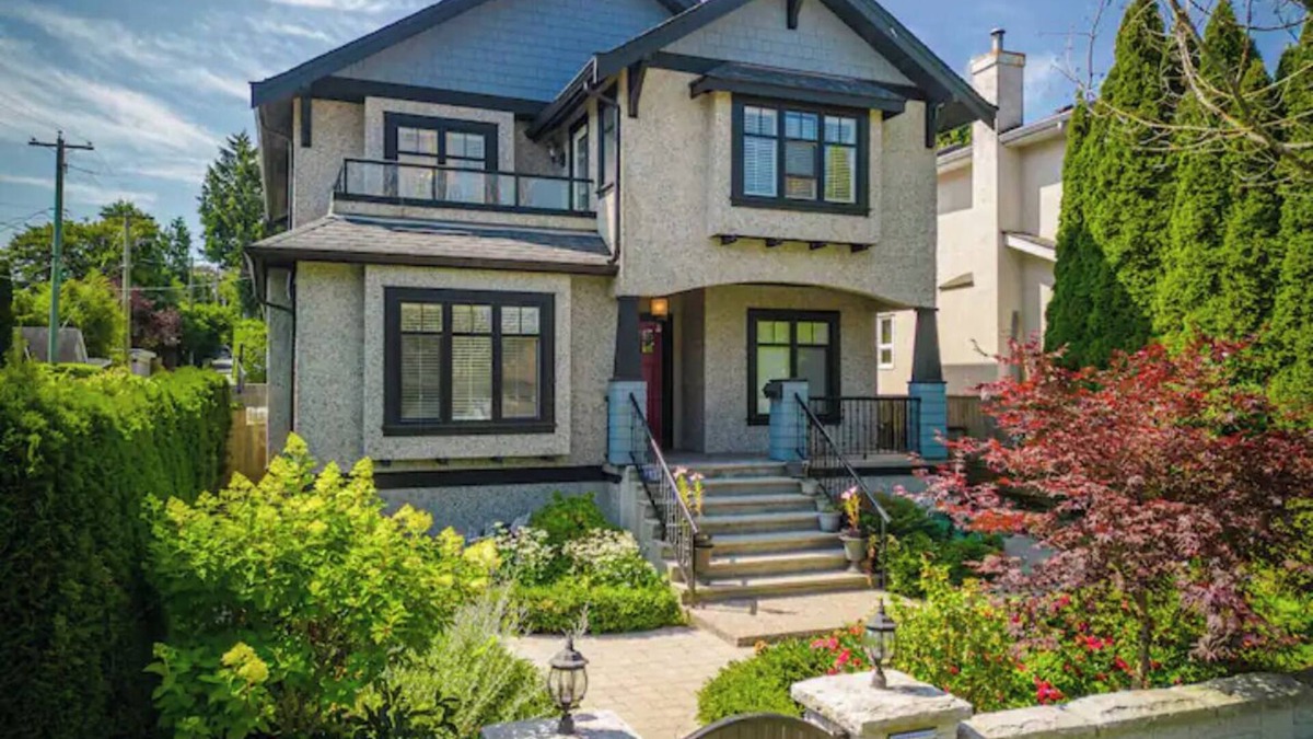 Dunbar House | Spacious 5-bedroom house in fabulous Vancouver, Sleeps 9+1