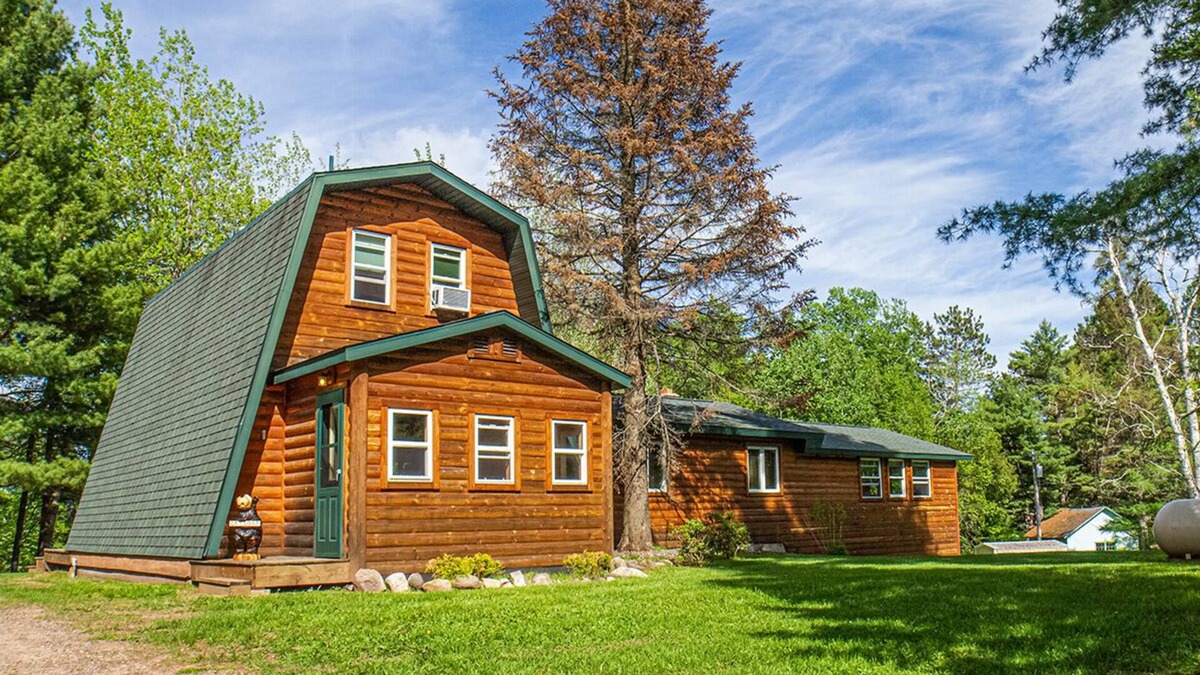 Clam Lake House | Spacious 5-bedroom house in serene Clam Lake with WiFi