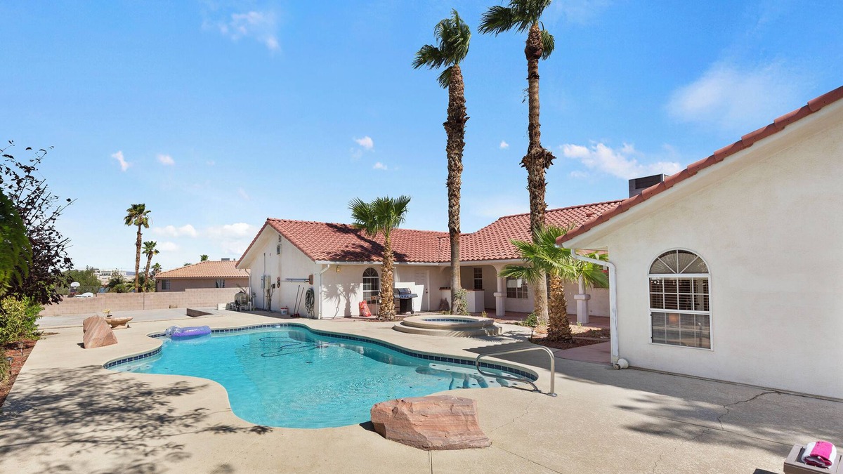 Las Vegas House | Spacious 5-bedroom house in brilliant Las Vegas with AC