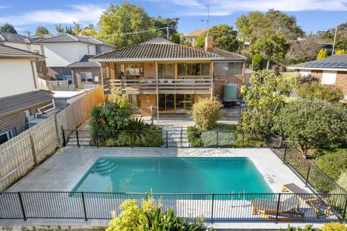 Endeavour Hills House | Spacious 5-Bedroom Home & Pool