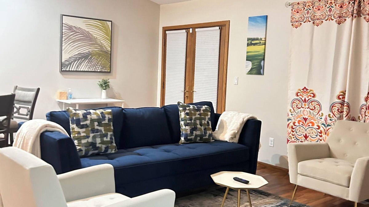Moorhead House | Spacious 5-bedroom house in charming Moorhead with WiFi, AC , YouTube TV &more