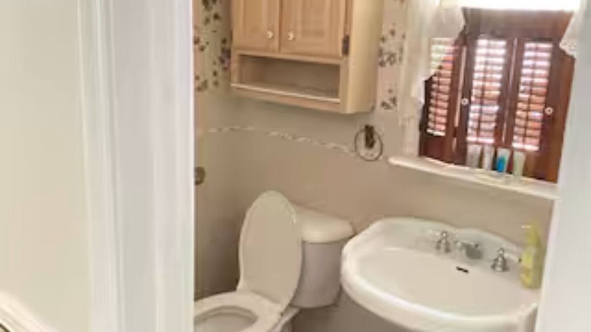 Steelton House | Spacious 5-bedroom house with hot tub and pool