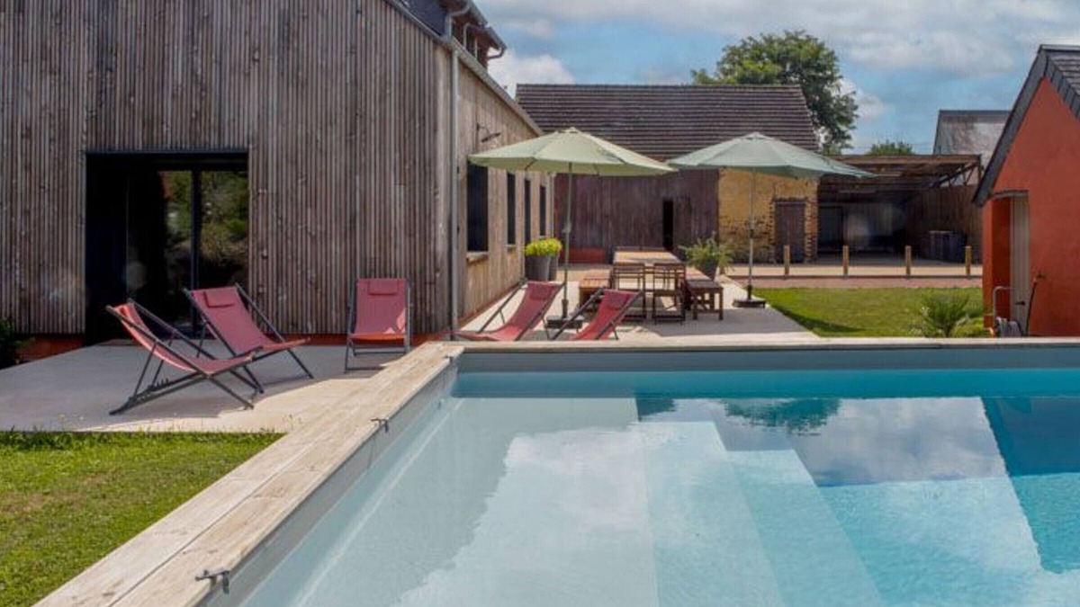 Change Cottage | Spacious 5-Bedroom House with Private Pool, Games Room, and Terrace in Changé