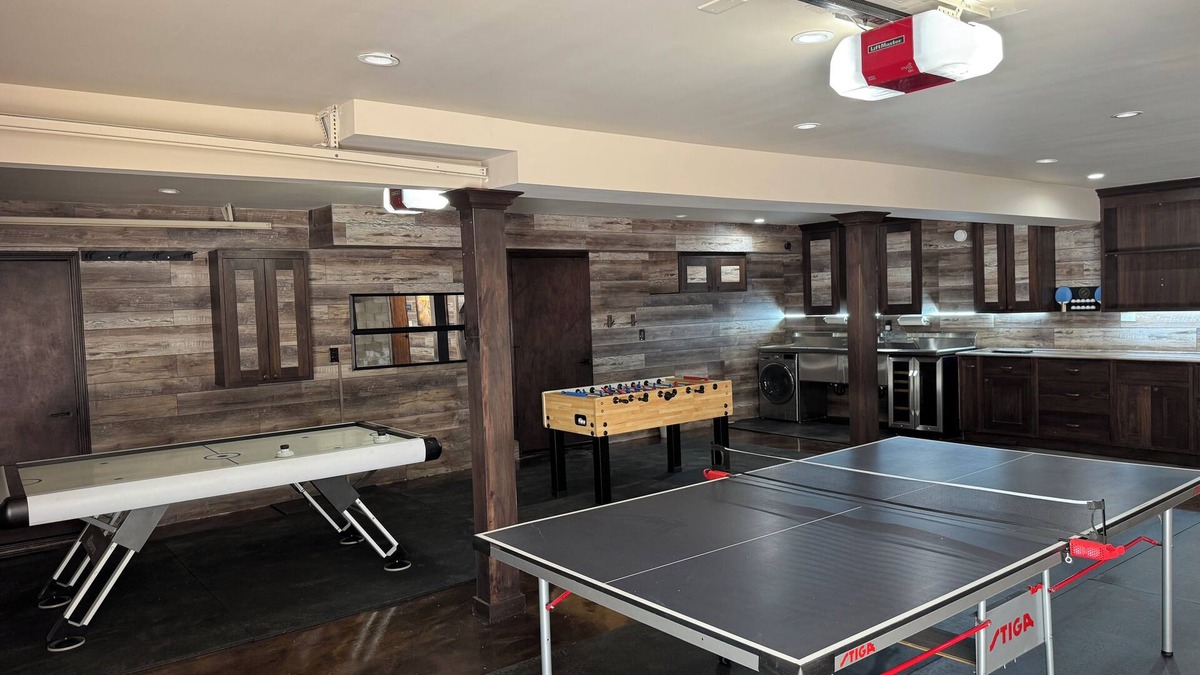 Glencoe House | Spacious 5-bedroom house in Arnold with a game room and hot tub
