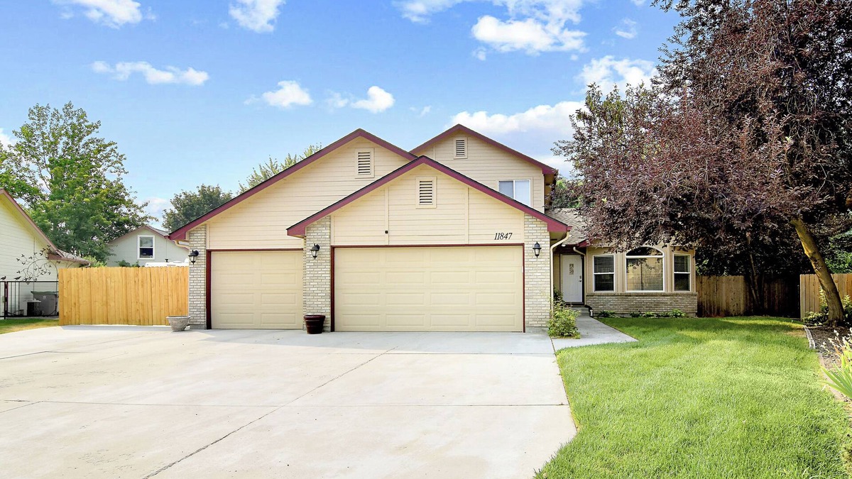 Southwest Ada County Alliance House | Spacious 5-bedroom house in Boise sleeps 12, treadmill, Fantastic location.