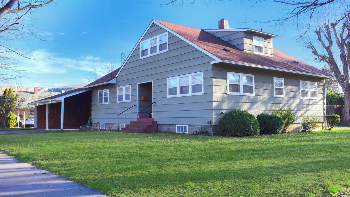 Dayton House | Spacious 5-bedroom house in lovely Dayton with WiFi