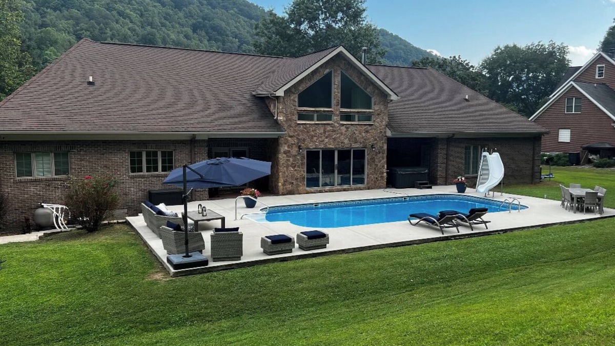 Dayhoit House | Spacious 5-bedroom house in historic Harlan! In-ground Pool/Hot Tub/Game Room