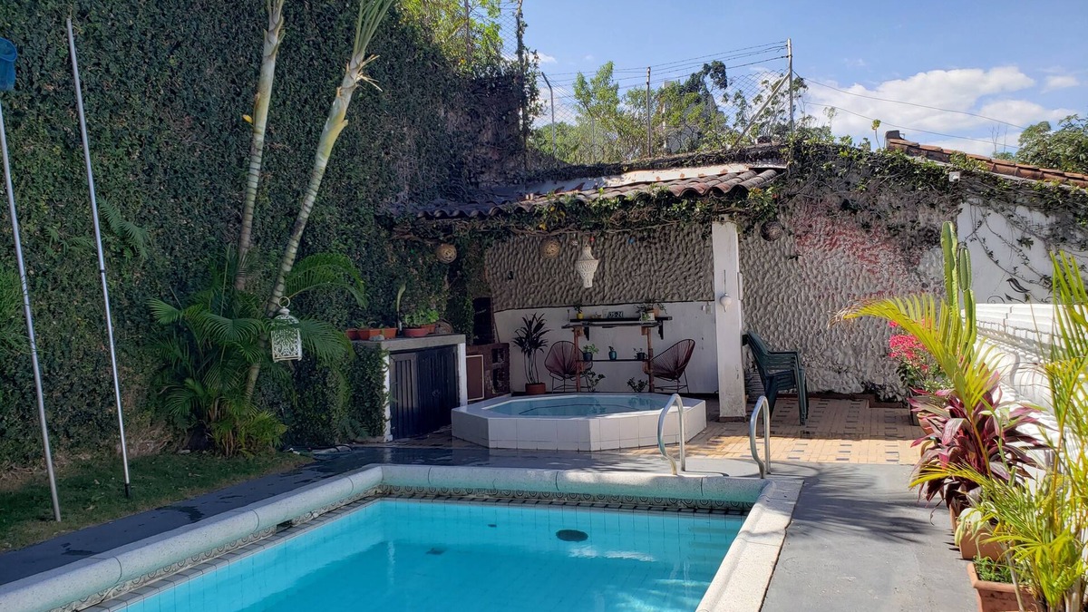 Cali House | Spacious 5-bedroom house with a huge terrace and swimming pool