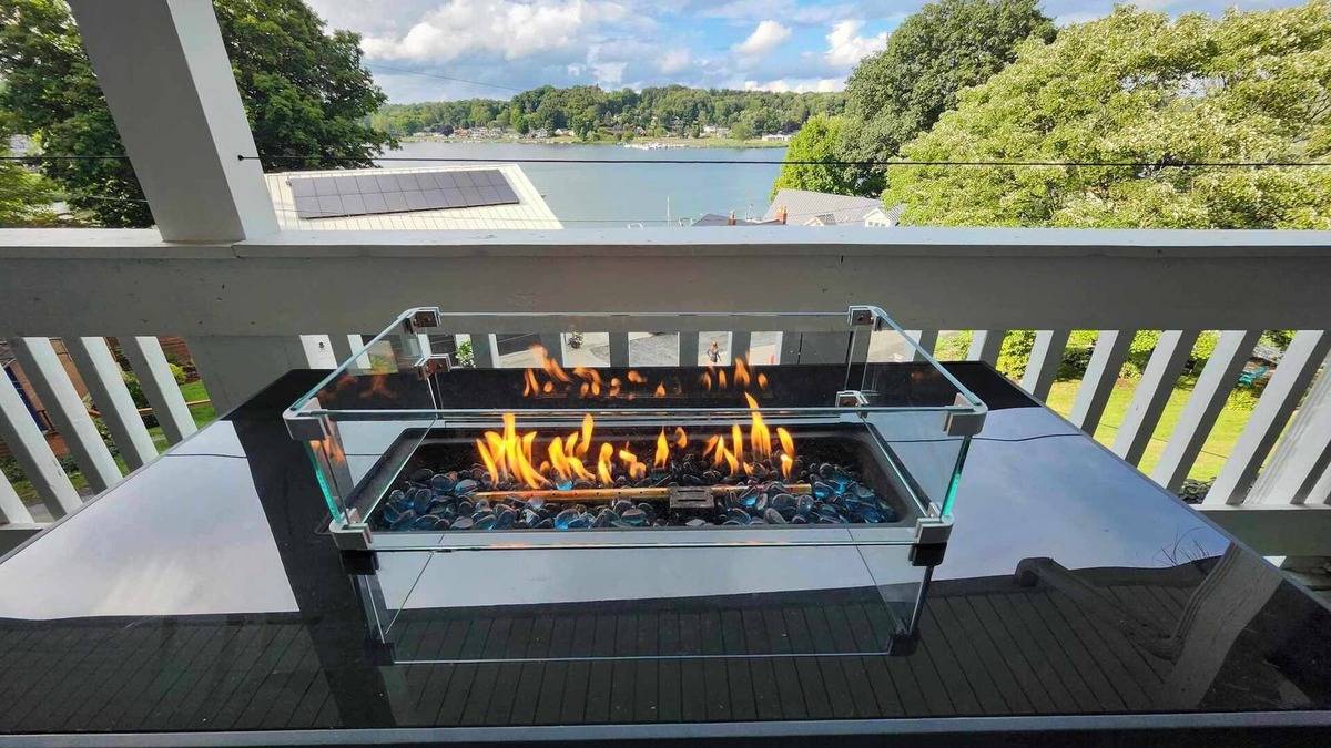 Lisbon House | Spacious 5-bedroom lake house in charming Hanoverton with hot tub, WiFi, AC