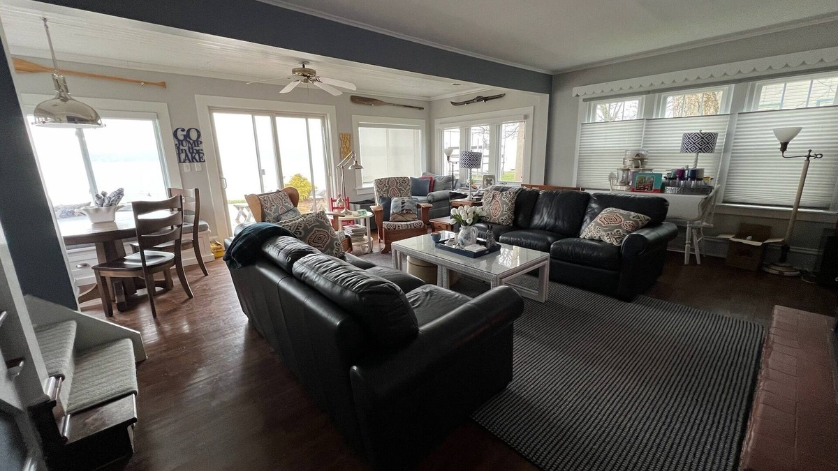 Ashville House | Spacious 5-bedroom Lakefront house with AC and WiFi in wonderful Ashville