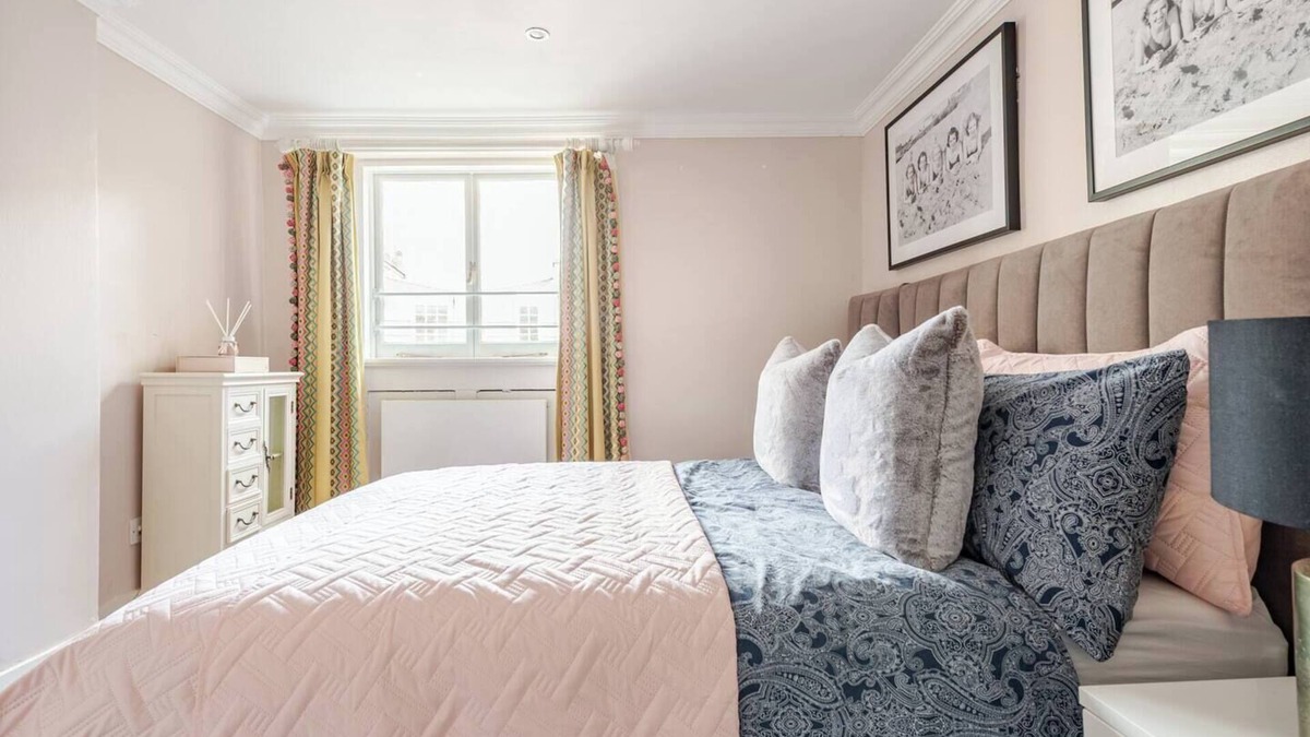 Westminster Villa | Spacious 5 Bedroom Mansion with AC, WiFi Opposite Buckingham Palace