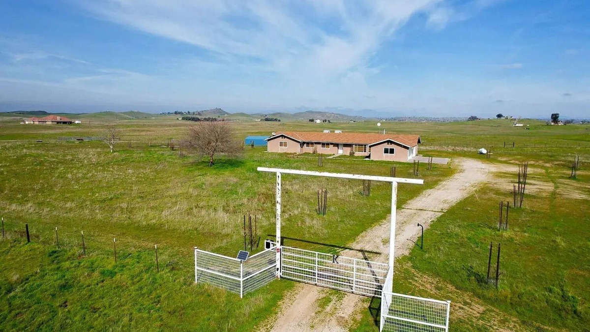 Madera House | Spacious 5-bedroom Meditation/Yoga/Team Building House