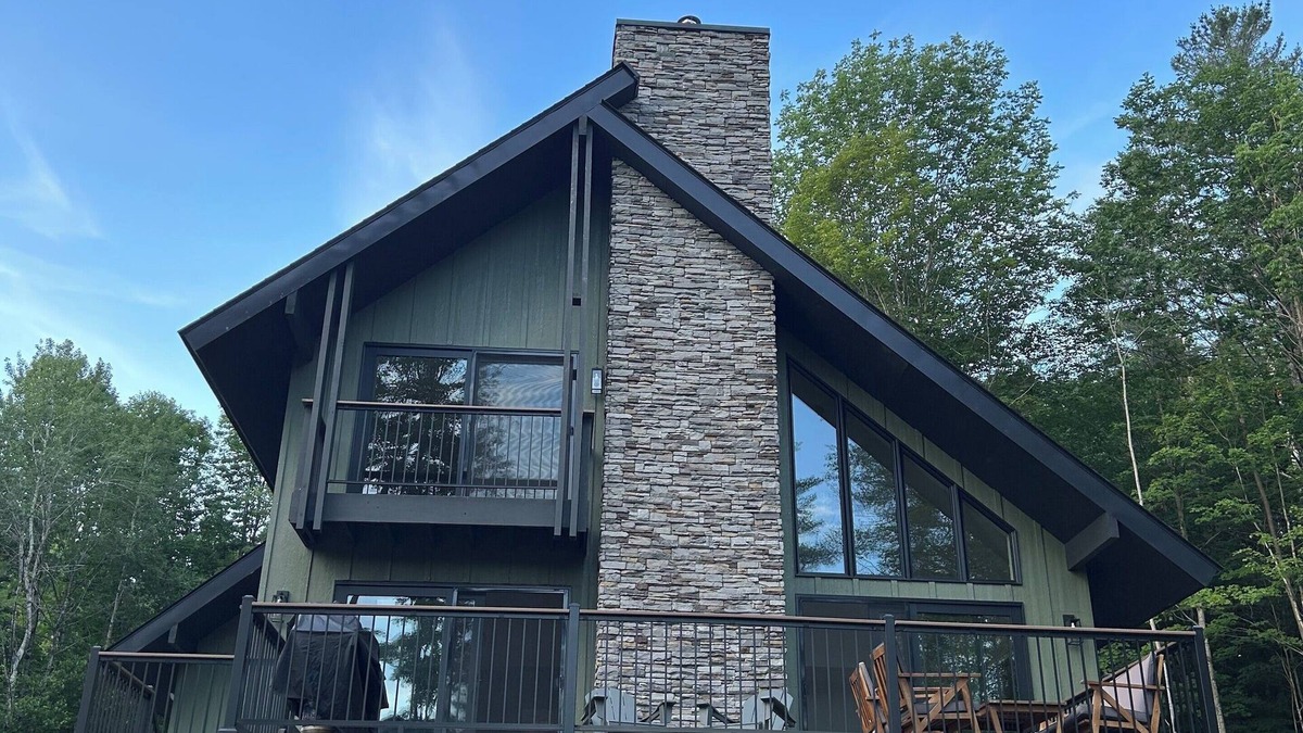 Rochester Ski Chalet | Spacious 5 bedroom Mountain Chalet with Sauna