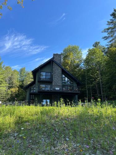 Rochester Ski Chalet | Spacious 5 bedroom Mountain Chalet with Sauna